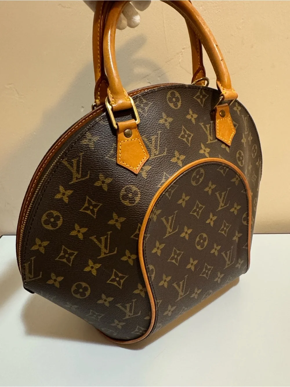 Louis Vuitton✨ Ellipse MM in the Monogram Canvas.
